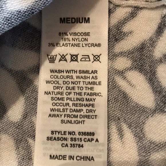 25% Bundle Discount Précis Black and Cream sweater - Picture 3 of 5